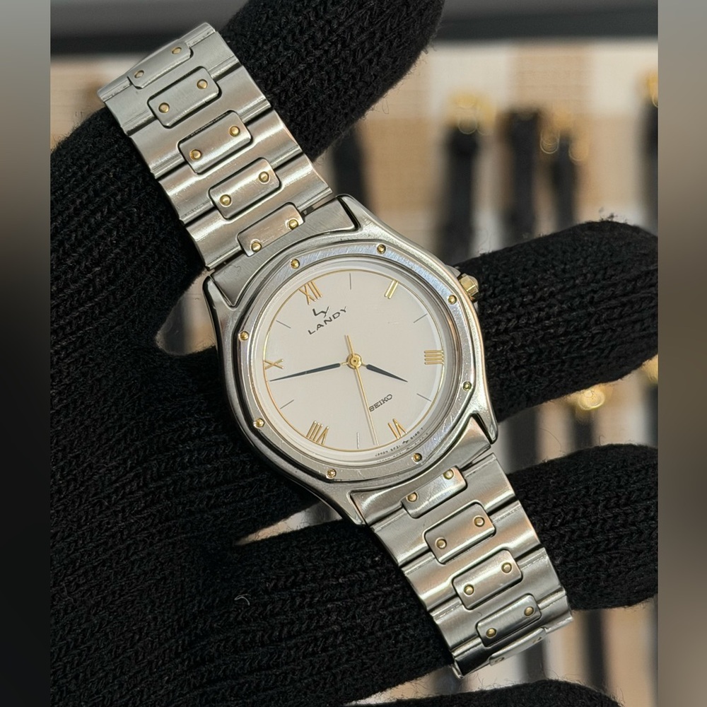 Vintage 1987 Seiko Quartz Landy [Roman Dial] 5P31-6130 Watch
Very Good Condition - Picture 2 of 8